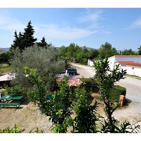 Apartments Laroom Селине Екстериор снимка