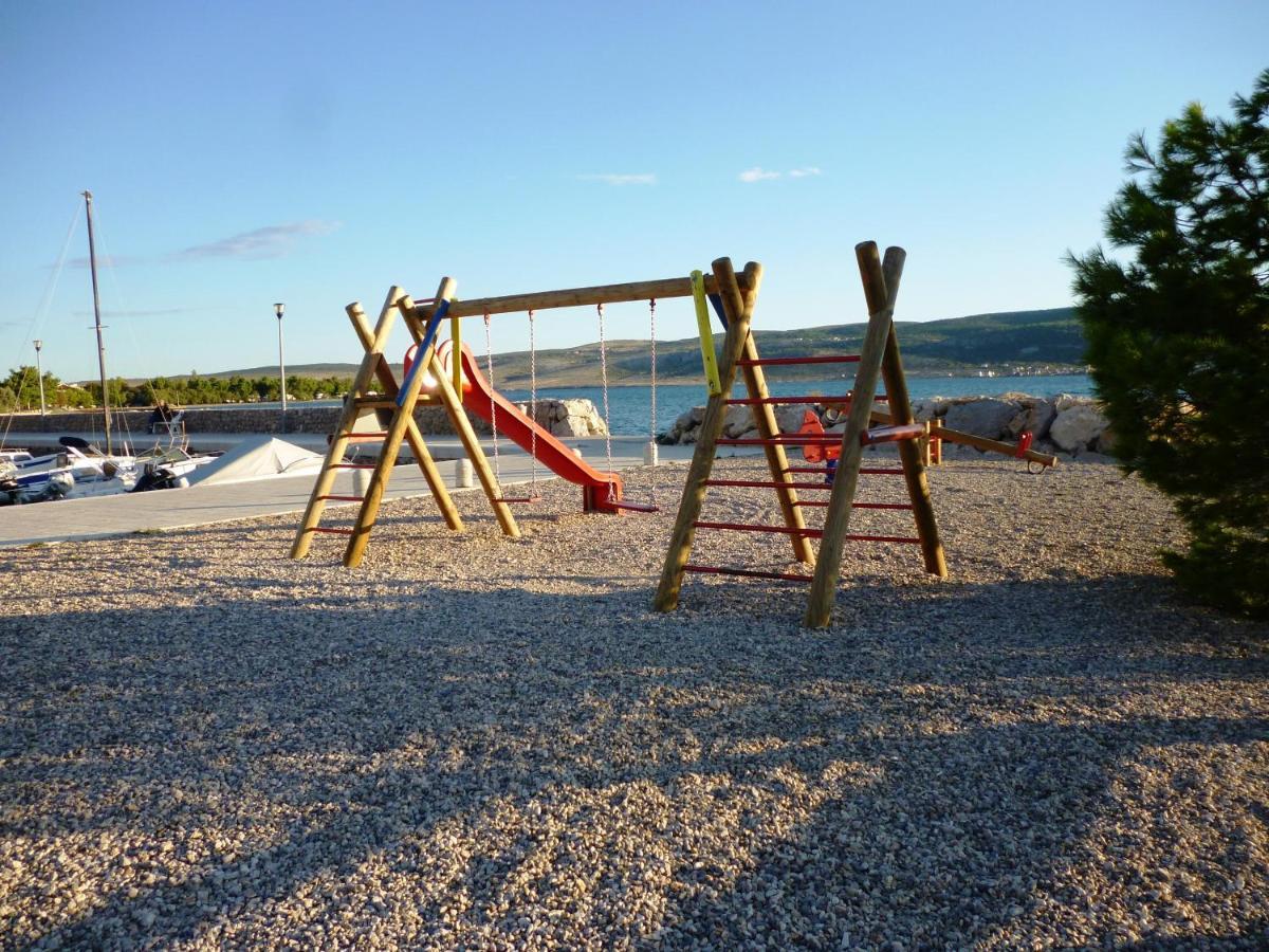 Apartments Laroom Селине Екстериор снимка