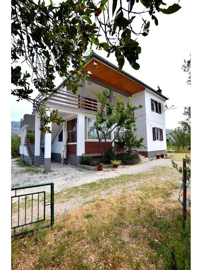 Apartments Laroom Селине Екстериор снимка