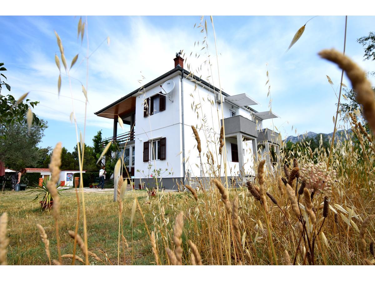Apartments Laroom Селине Екстериор снимка