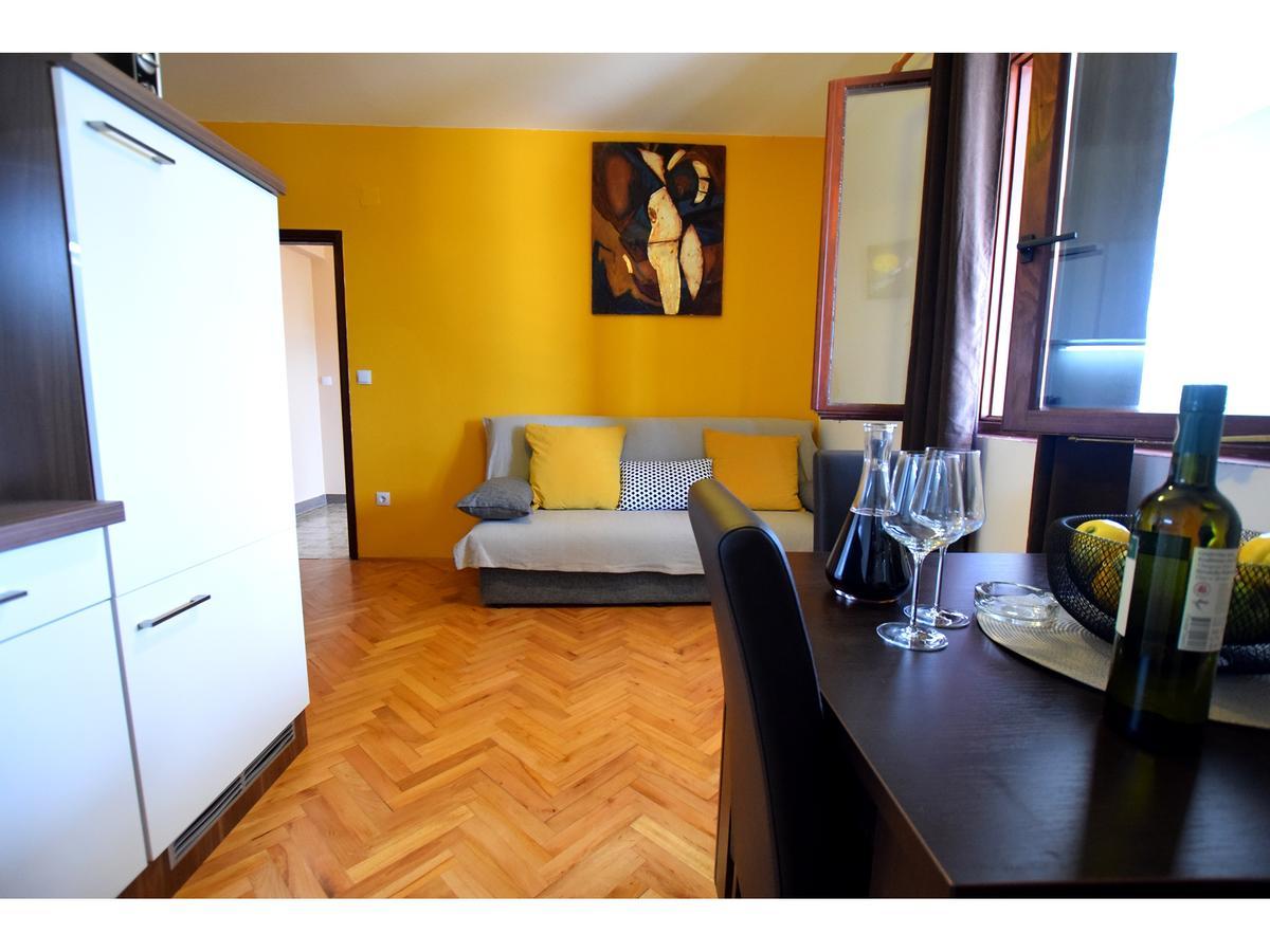 Apartments Laroom Селине Екстериор снимка