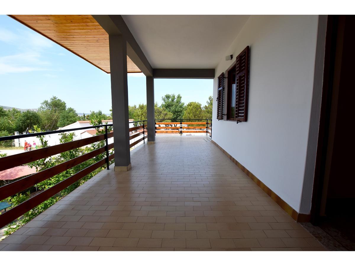 Apartments Laroom Селине Екстериор снимка